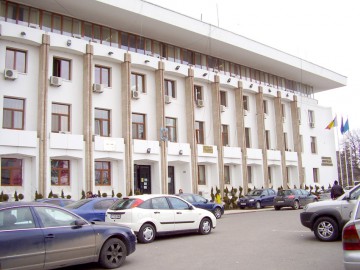 Se sting luminile la Primăria Constanţa